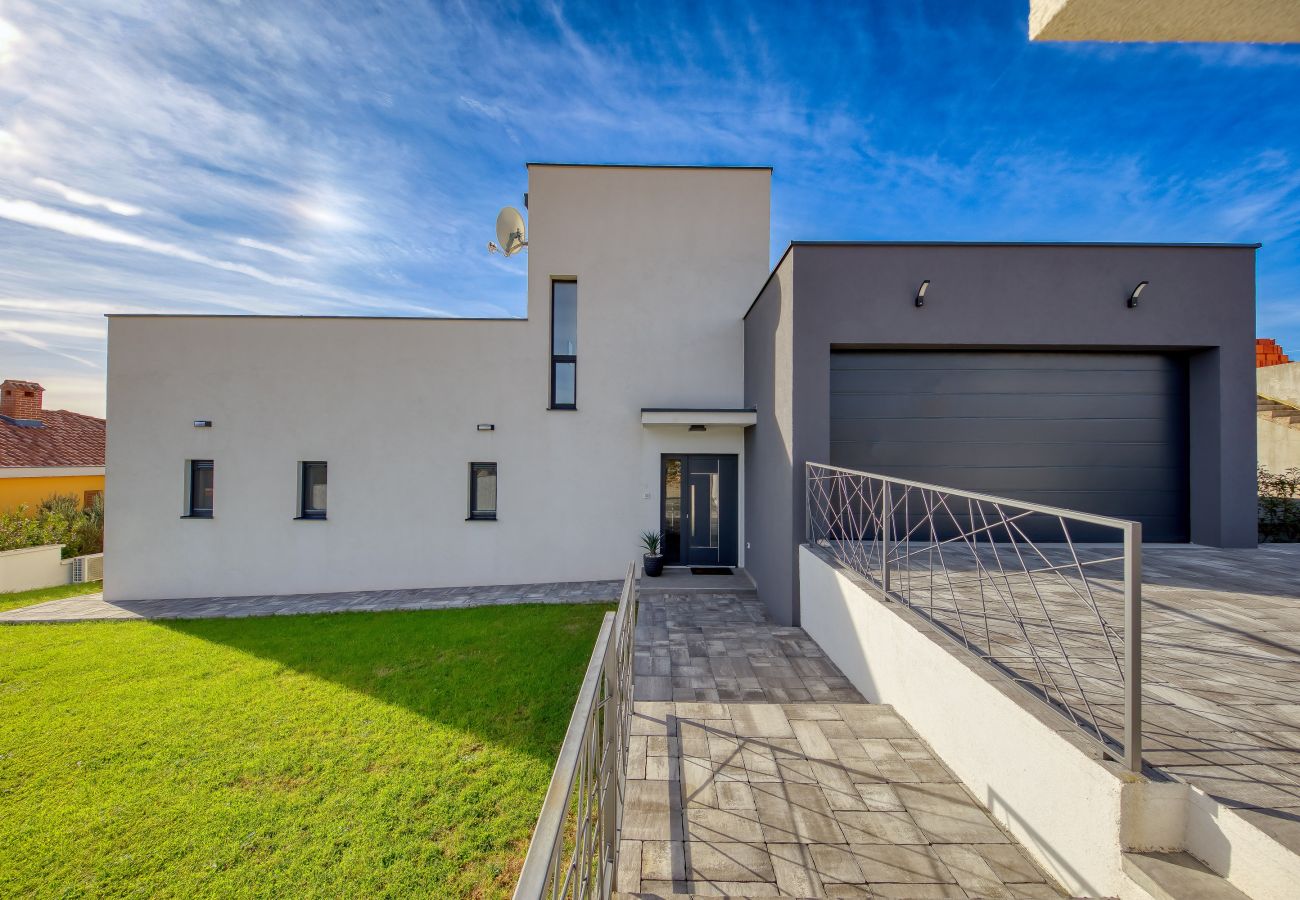 Villa in Maslenica - Villa Flokica with Heated Pool