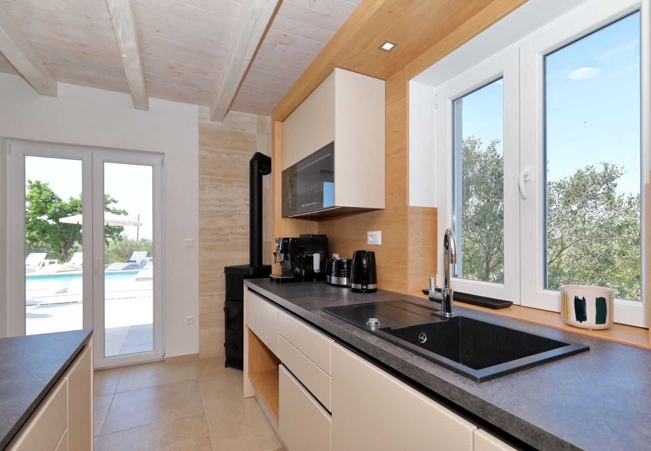 Villa in Vrsi - Villa Angelina with Heated Pool