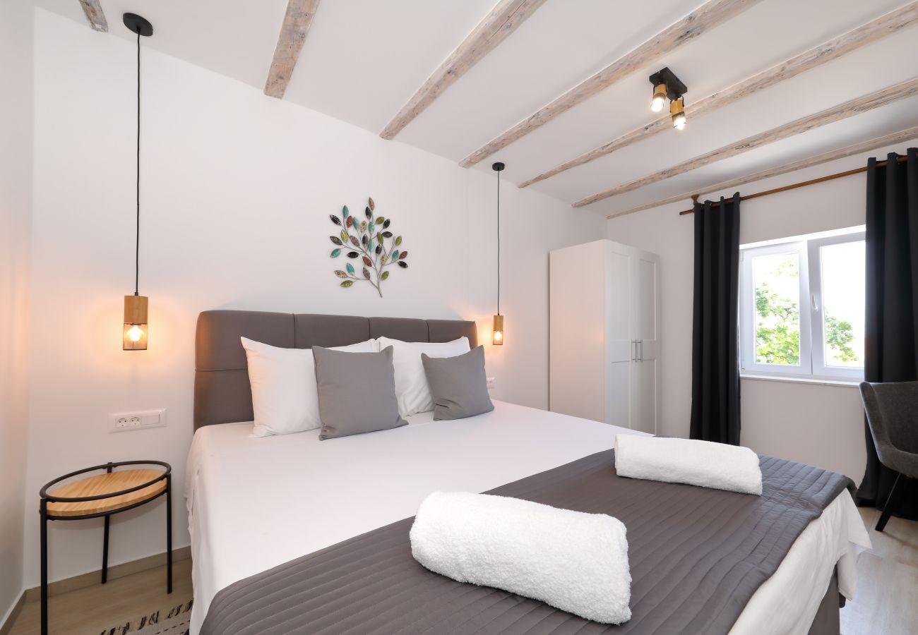 Villa in Vrsi - Villa Angelina with Heated Pool
