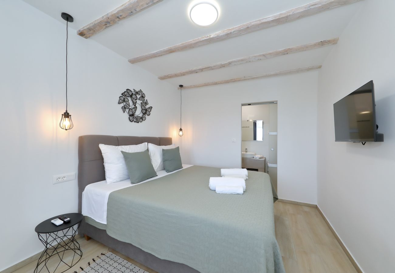 Villa in Vrsi - Villa Angelina with Heated Pool