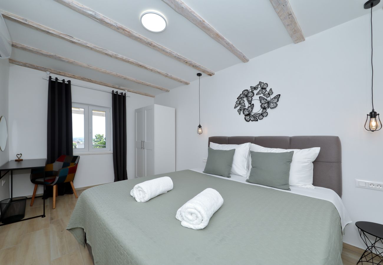 Villa in Vrsi - Villa Angelina with Heated Pool