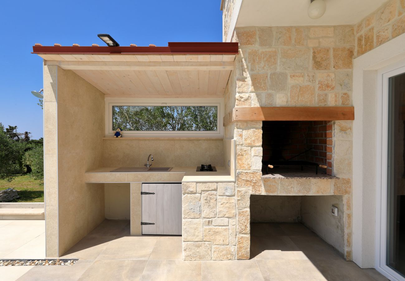 Villa in Vrsi - Villa Angelina with Heated Pool