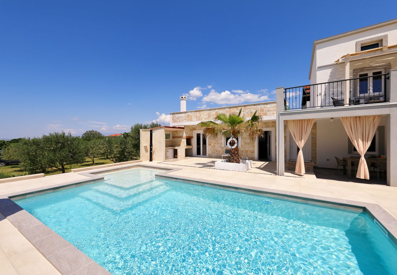Villa in Vrsi - Villa Angelina with Heated Pool