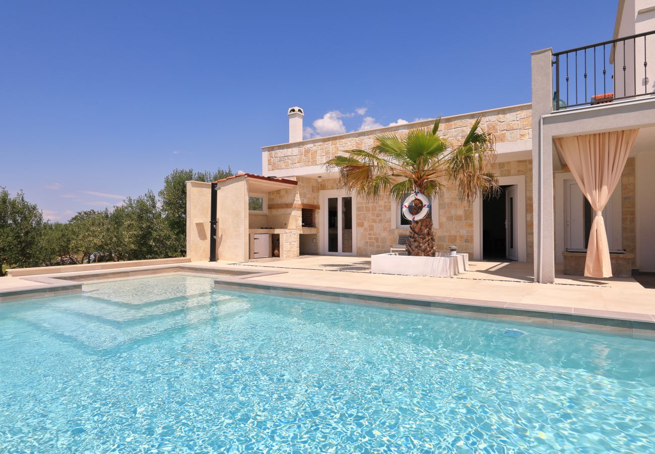 Villa in Vrsi - Villa Angelina with Heated Pool