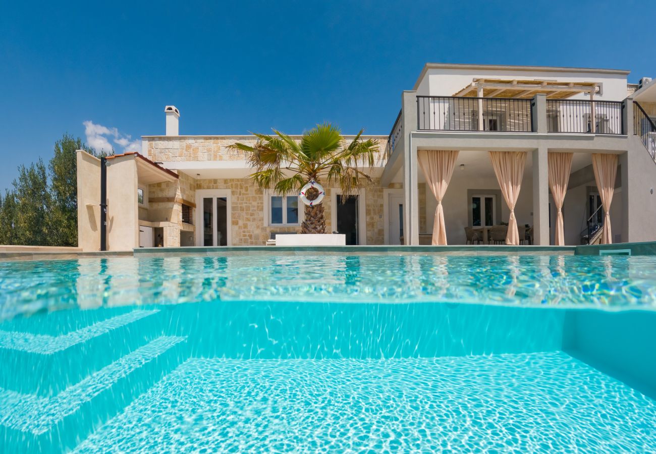 Villa in Vrsi - Villa Angelina with Heated Pool