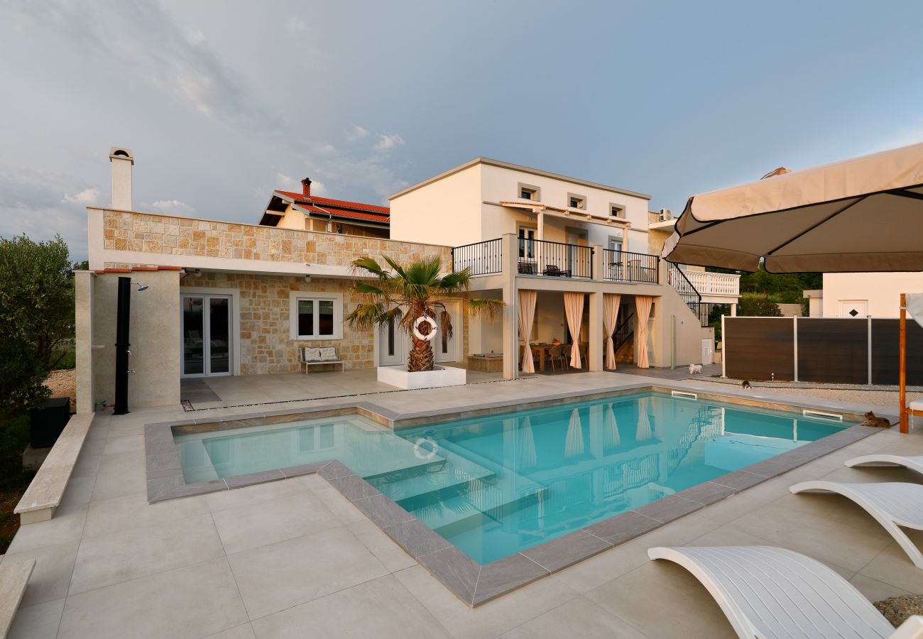Villa in Vrsi - Villa Angelina with Heated Pool