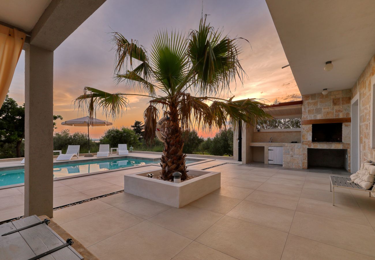 Villa in Vrsi - Villa Angelina with Heated Pool