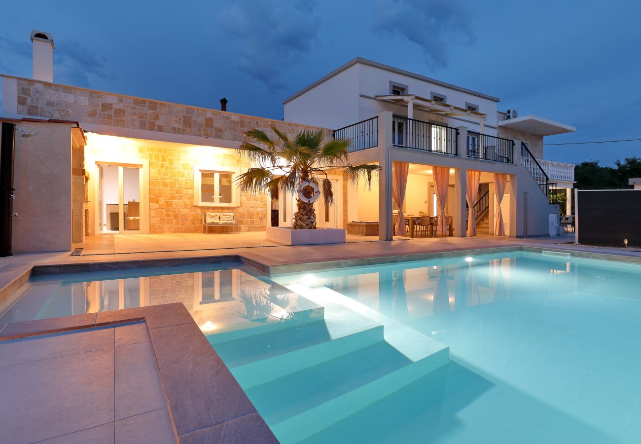Villa in Vrsi - Villa Angelina with Heated Pool