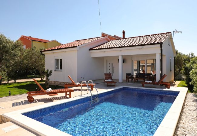 House in Vir - Holiday Home Jandro with Pool
