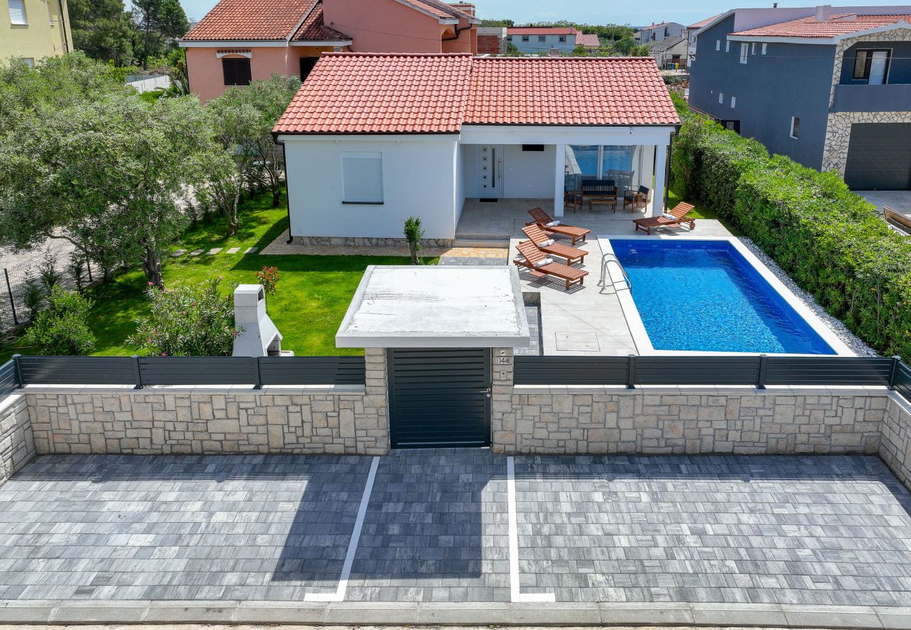 House in Vir - Holiday Home Jandro with Pool