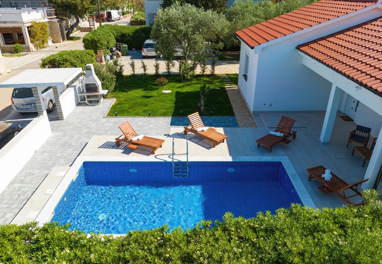 House in Vir - Holiday Home Jandro with Pool