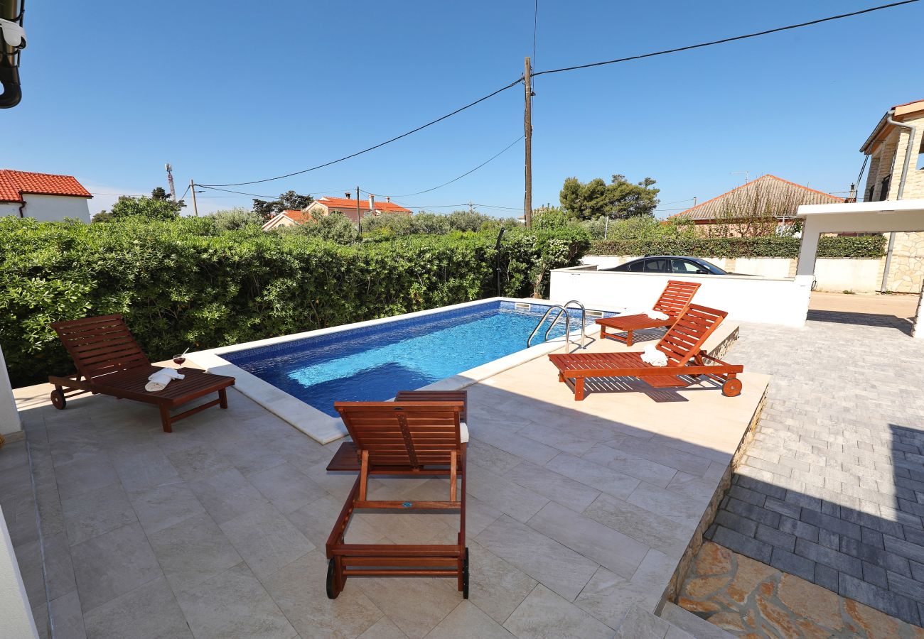 House in Vir - Holiday Home Jandro with Pool