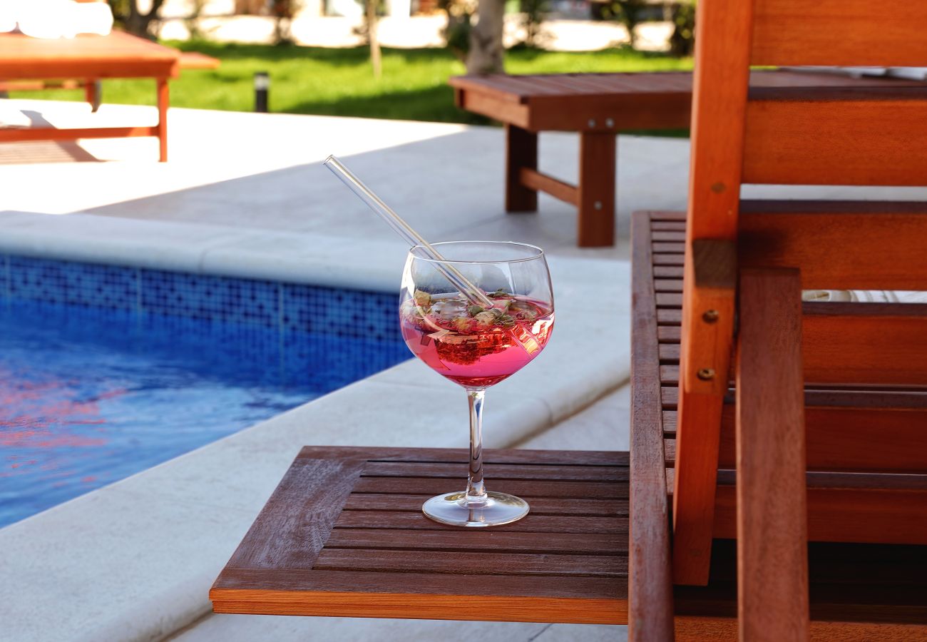 House in Vir - Holiday Home Jandro with Pool