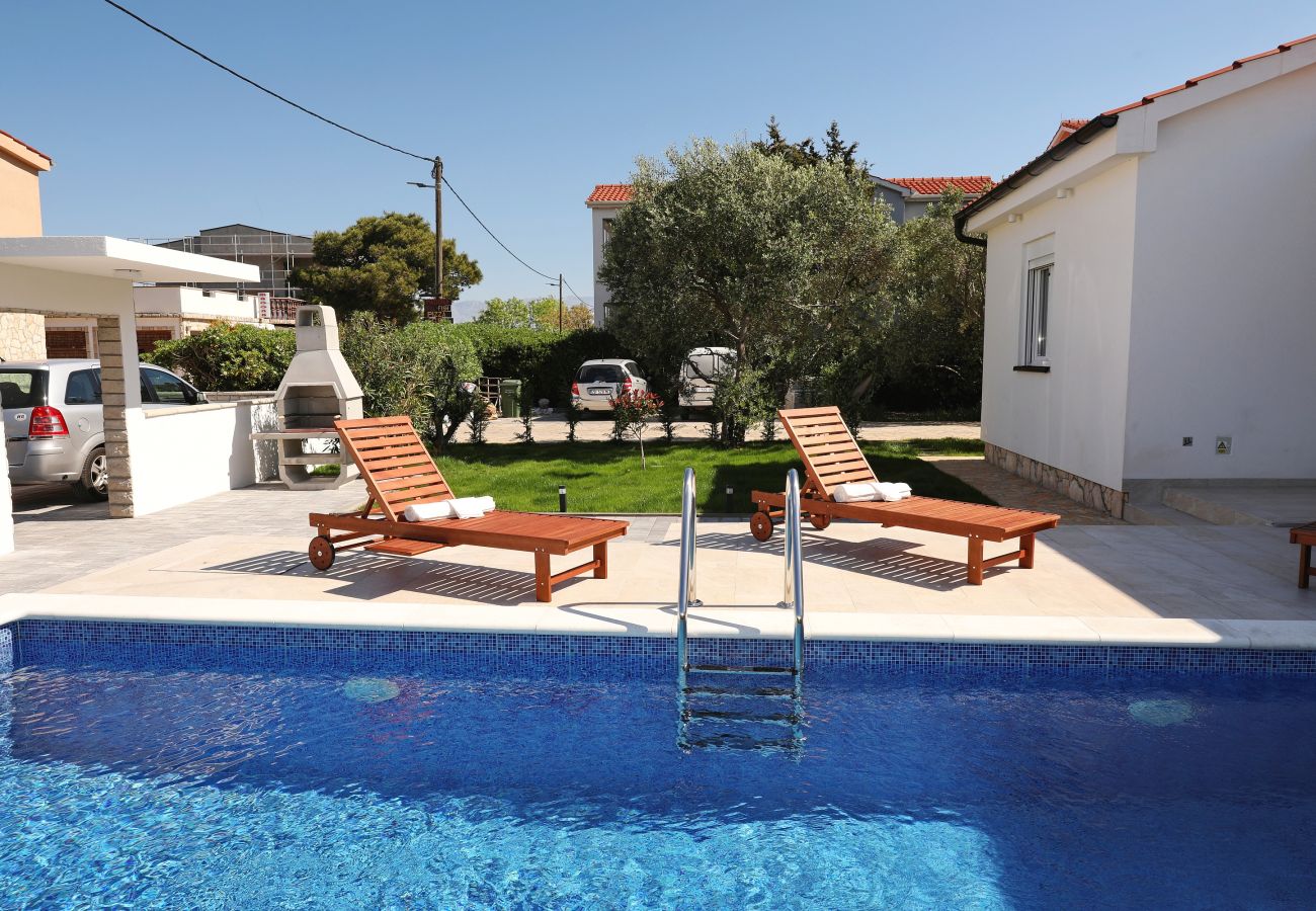 House in Vir - Holiday Home Jandro with Pool