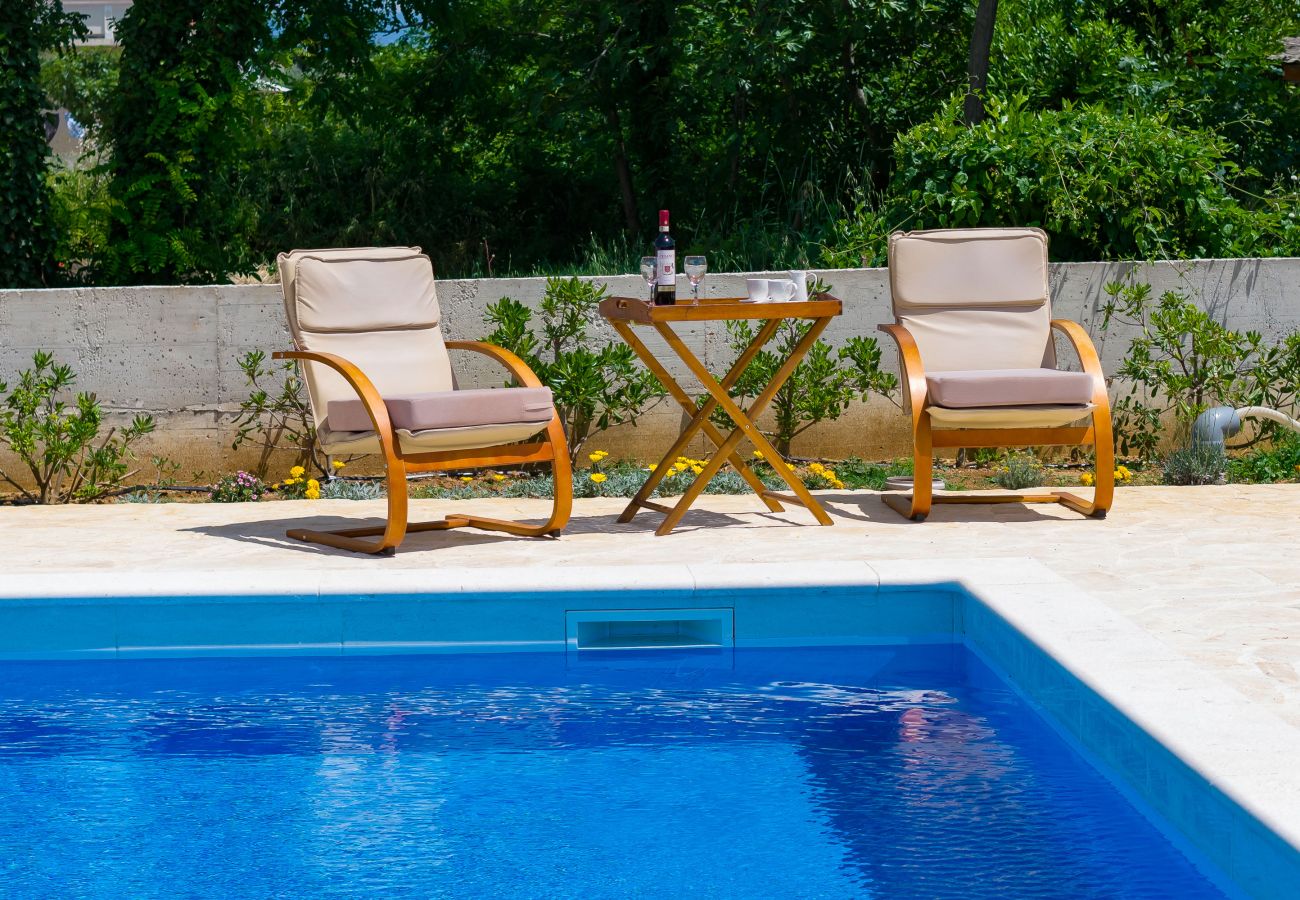 House in Vrsi - Holiday Home Pomalo with Pool