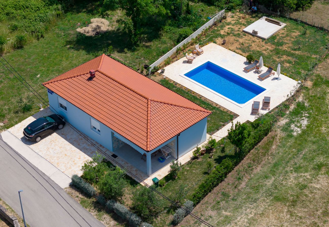 House in Vrsi - Holiday Home Pomalo with Pool