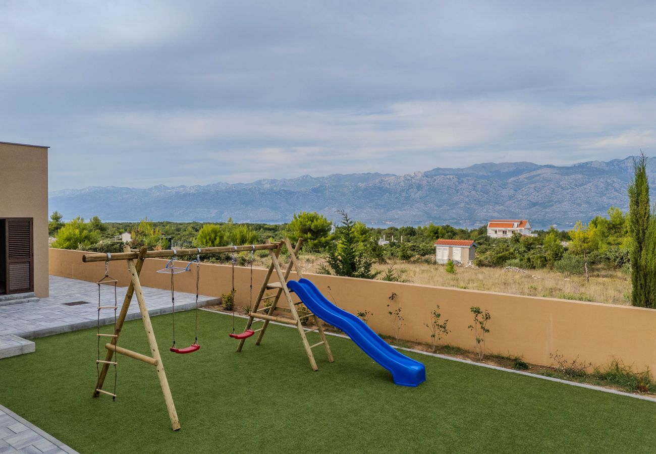 House in Ražanac - Holiday Home Pecora Nera with Pool