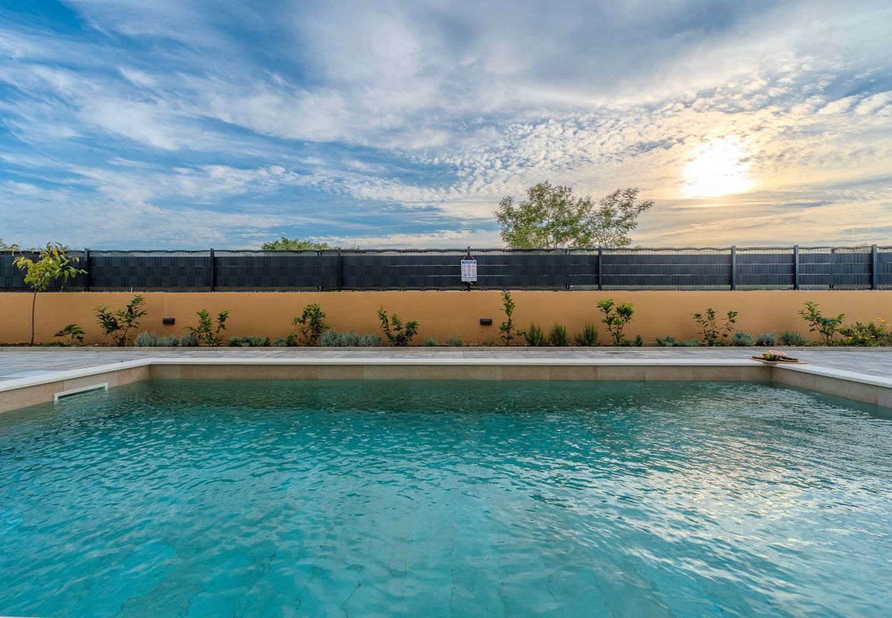 House in Ražanac - Holiday Home Pecora Nera with Pool
