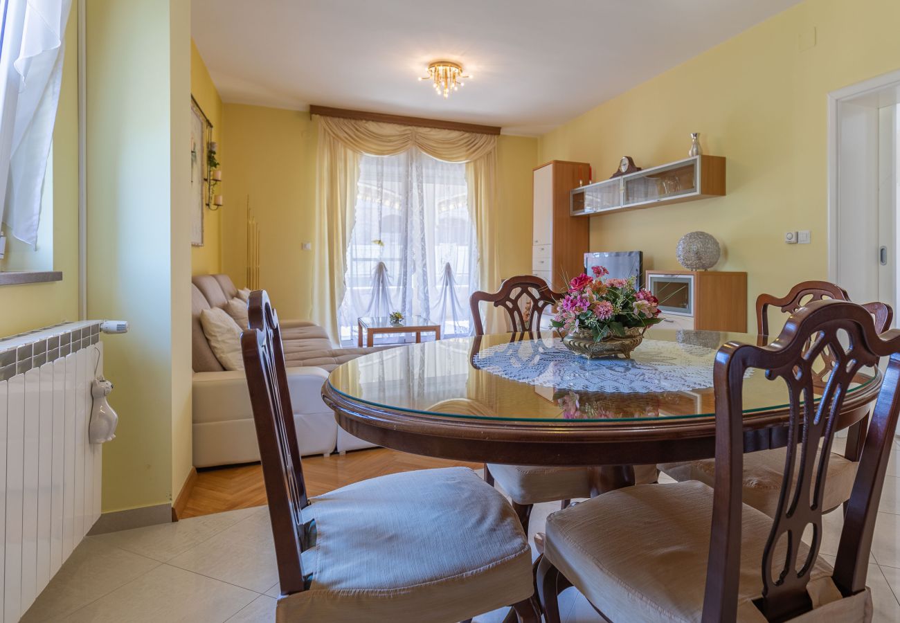 Apartment in Zadar - Apartment Marinko No.2 near SC Višnjik