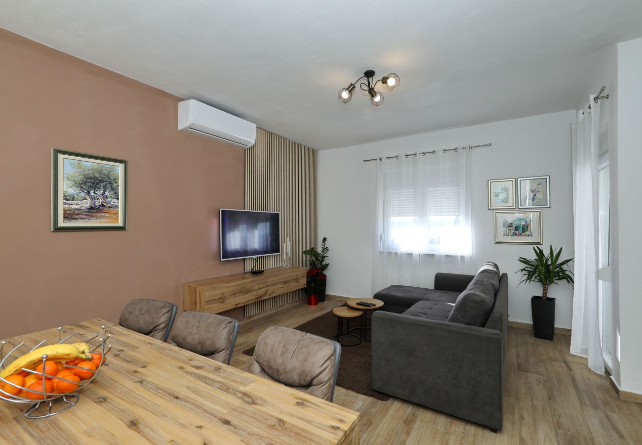 Apartment in Maslenica - Apartment Filip with Sea View and balcony