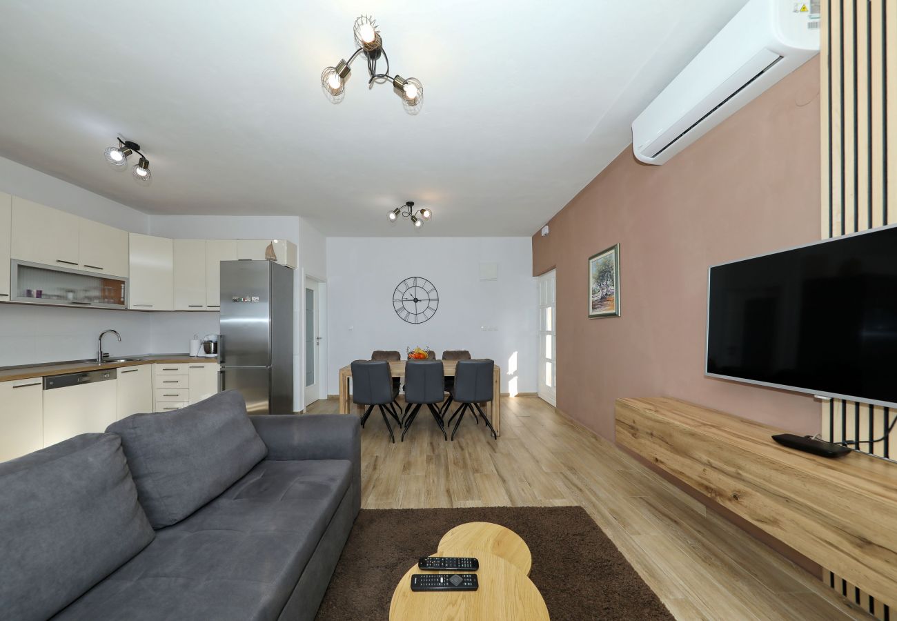 Apartment in Maslenica - Apartment Filip with Sea View and balcony