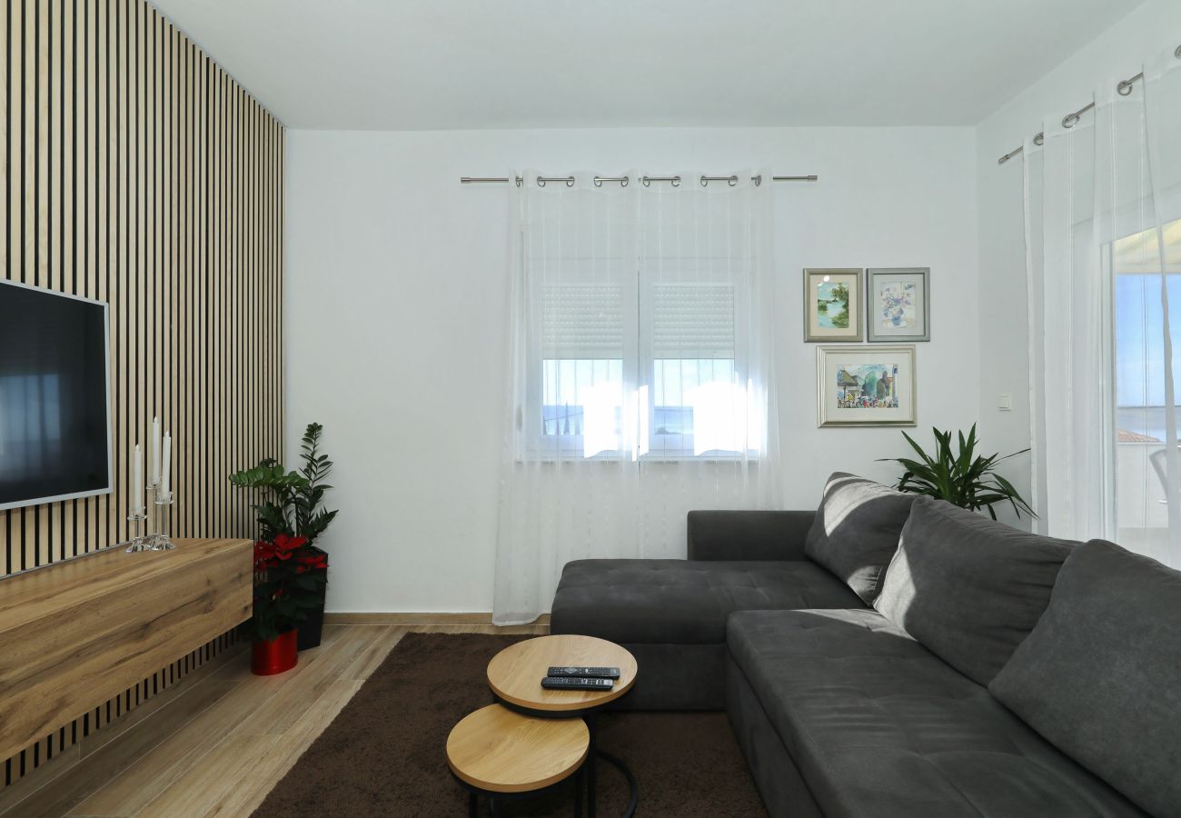 Apartment in Maslenica - Apartment Filip with Sea View and balcony