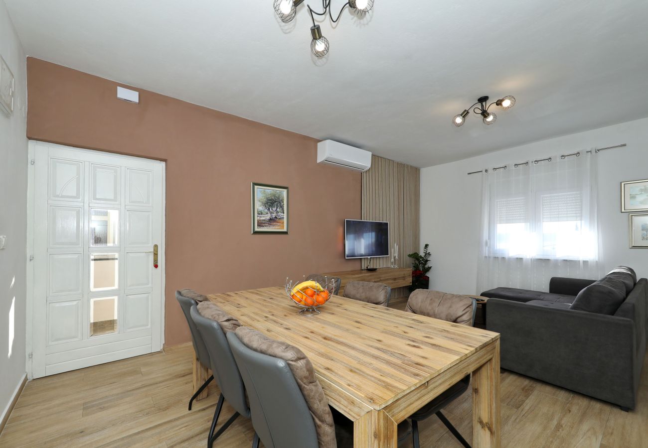 Apartment in Maslenica - Apartment Filip with Sea View and balcony