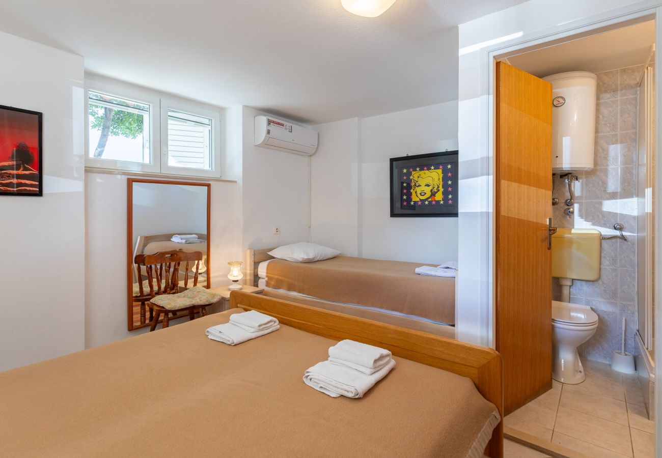 Apartment in Starigrad - Apartment Tinka No.1 near the beach