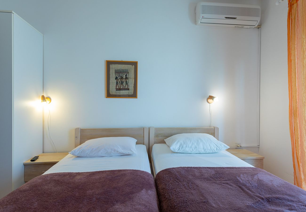 Rent by room in Starigrad - Tinka, Zimmer No 10 