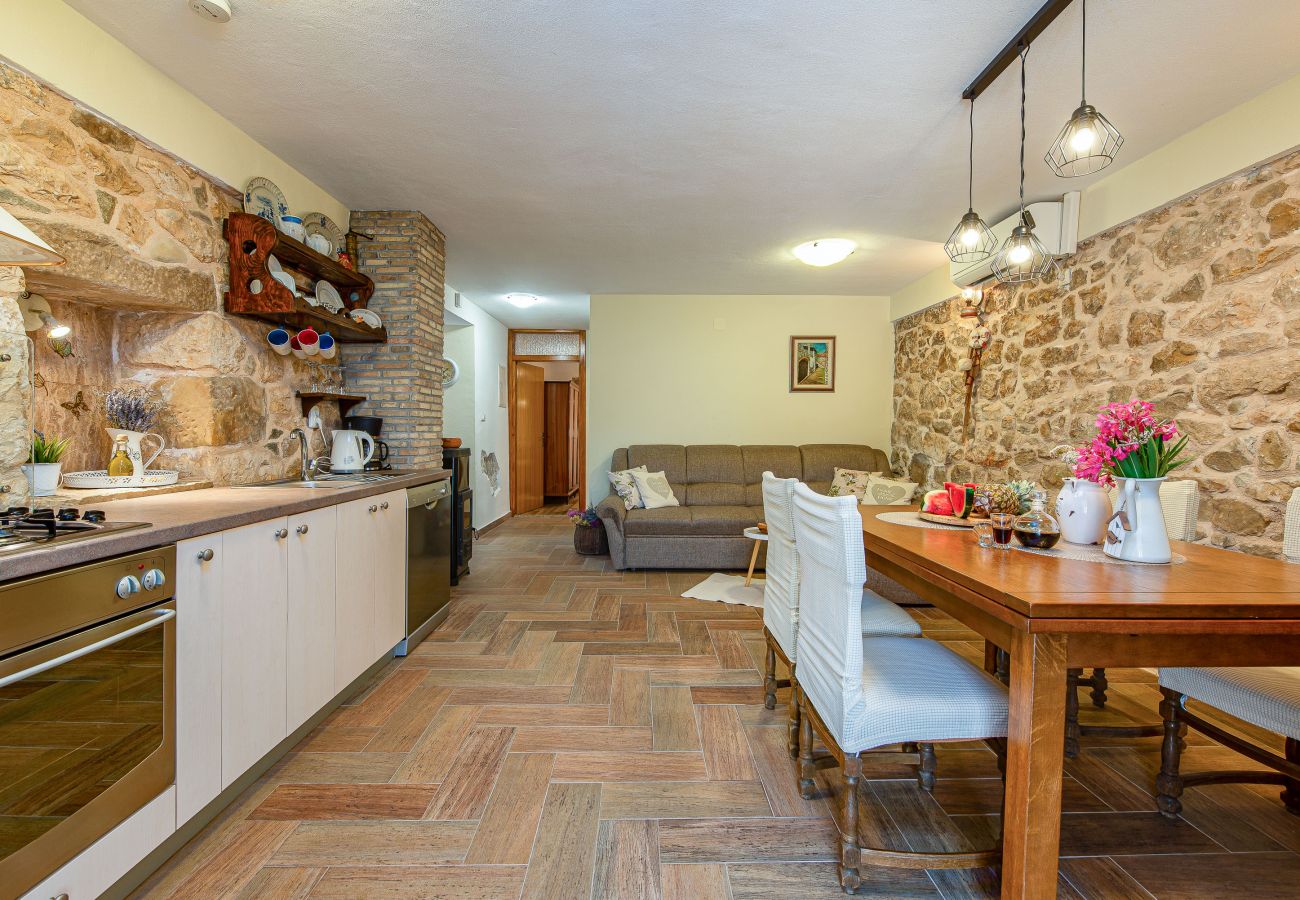 House in Ražanac - Stone House Jovraz with Hot Tub