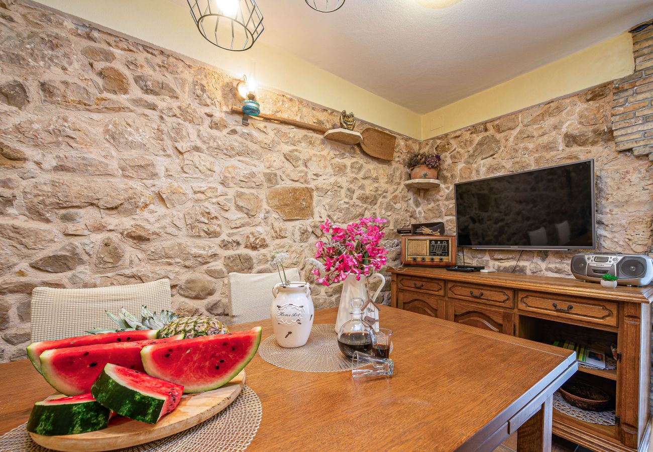 House in Ražanac - Stone House Jovraz with Hot Tub