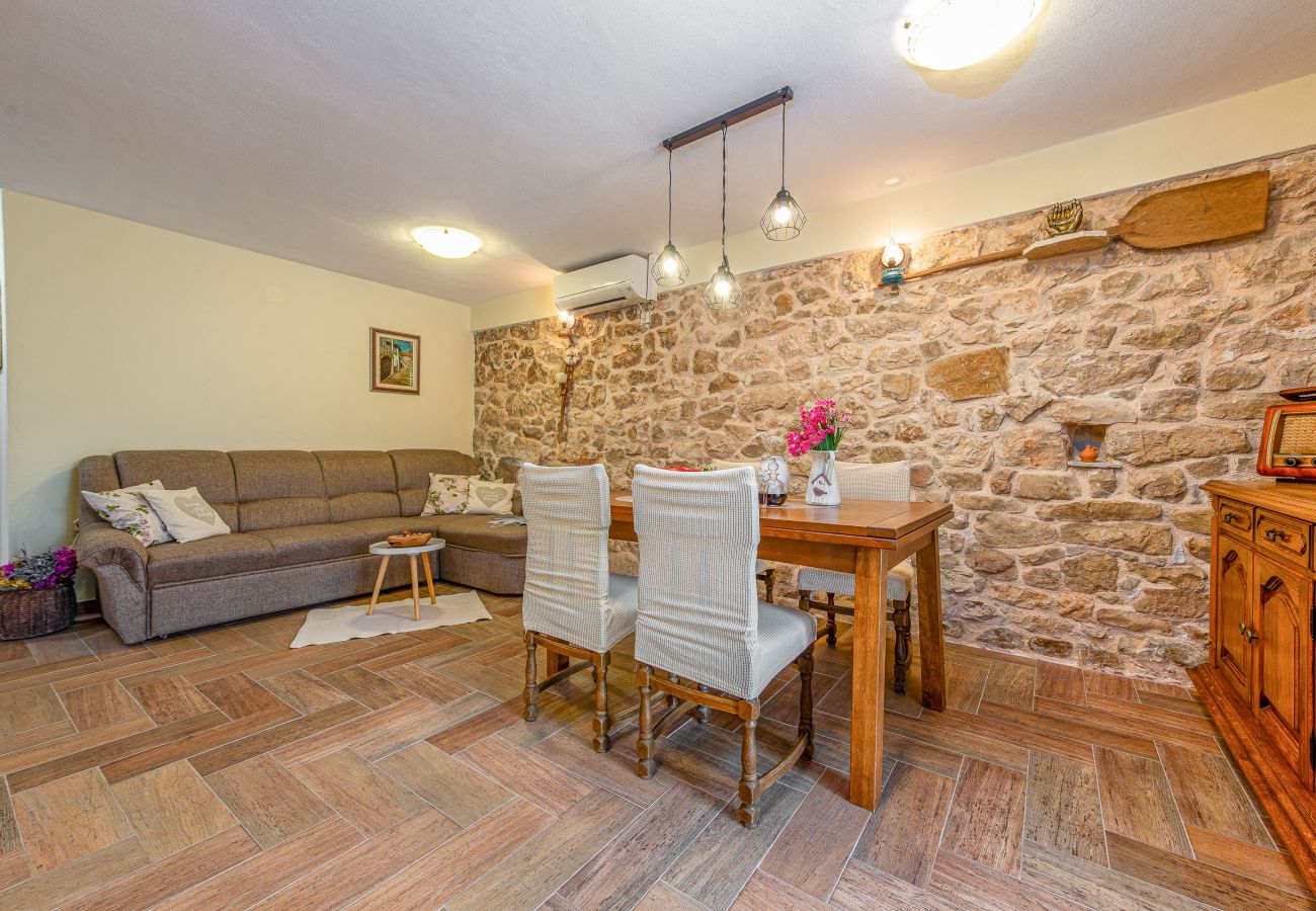 House in Ražanac - Stone House Jovraz with Hot Tub