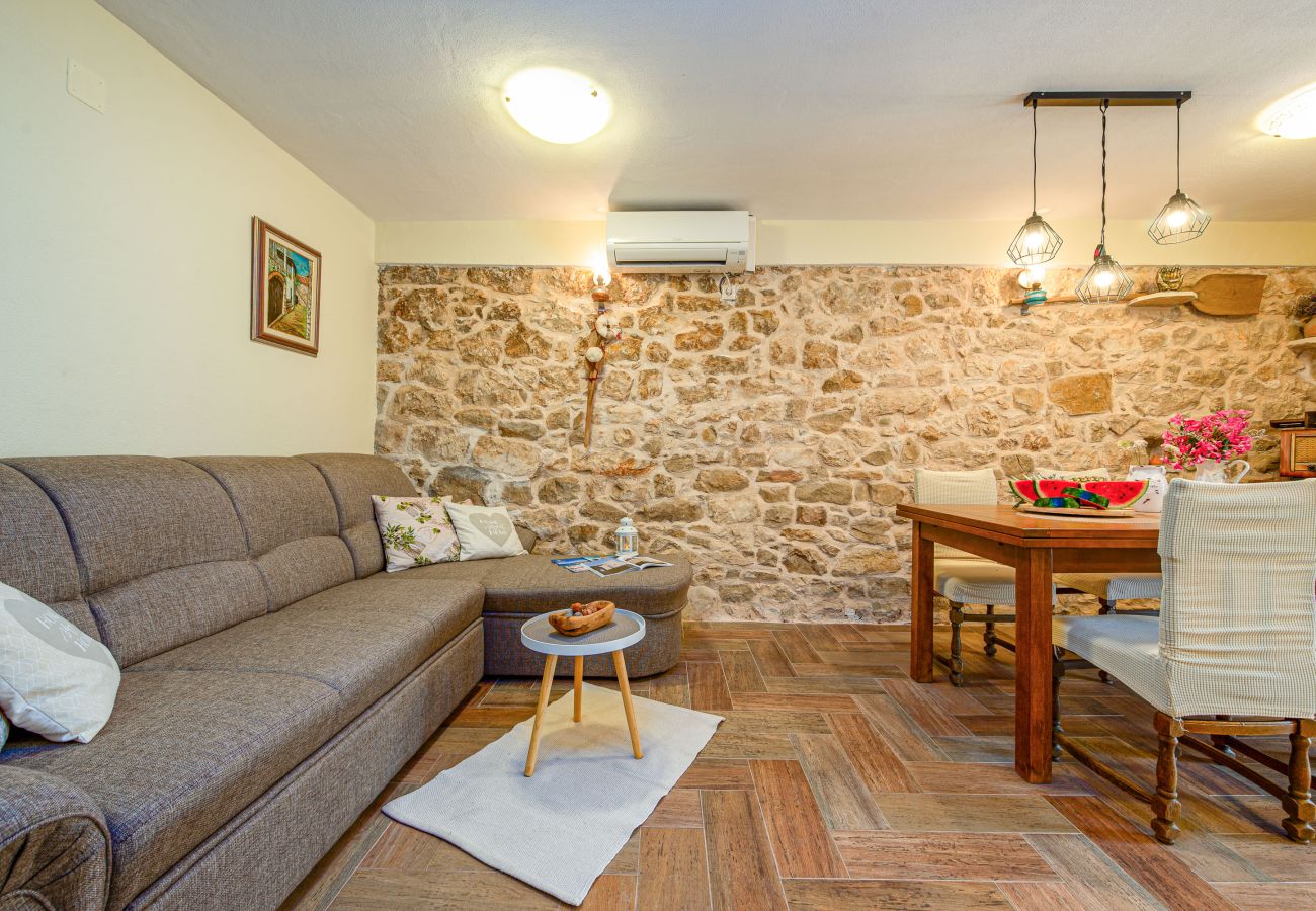 House in Ražanac - Stone House Jovraz with Hot Tub