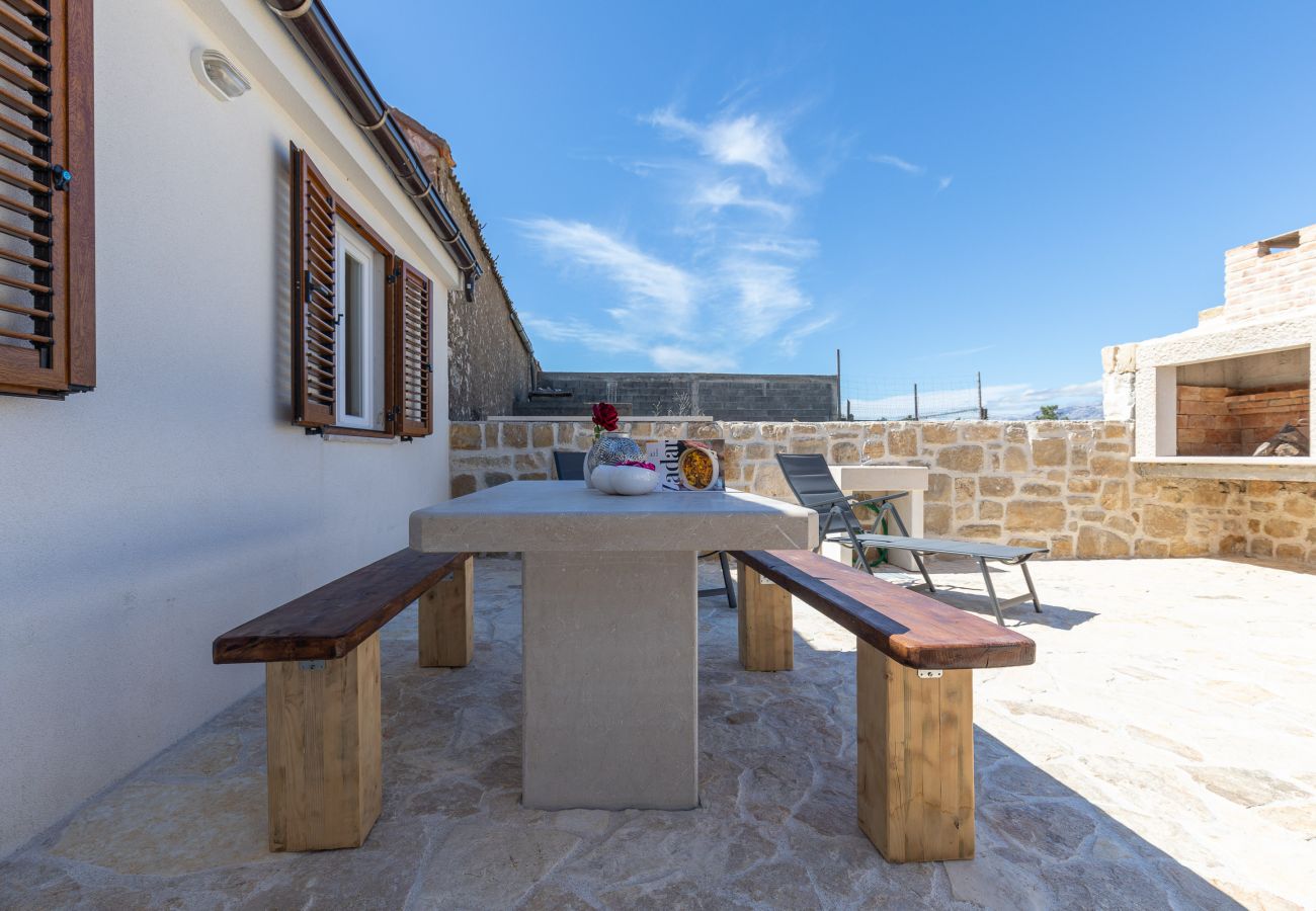 House in Ražanac - Holiday Home Fortica with Sea View