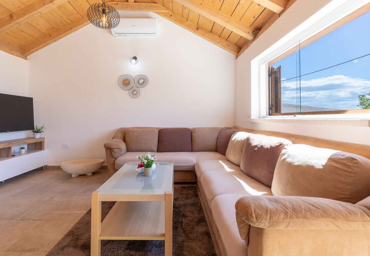 House in Ražanac - Holiday Home Fortica with Sea View