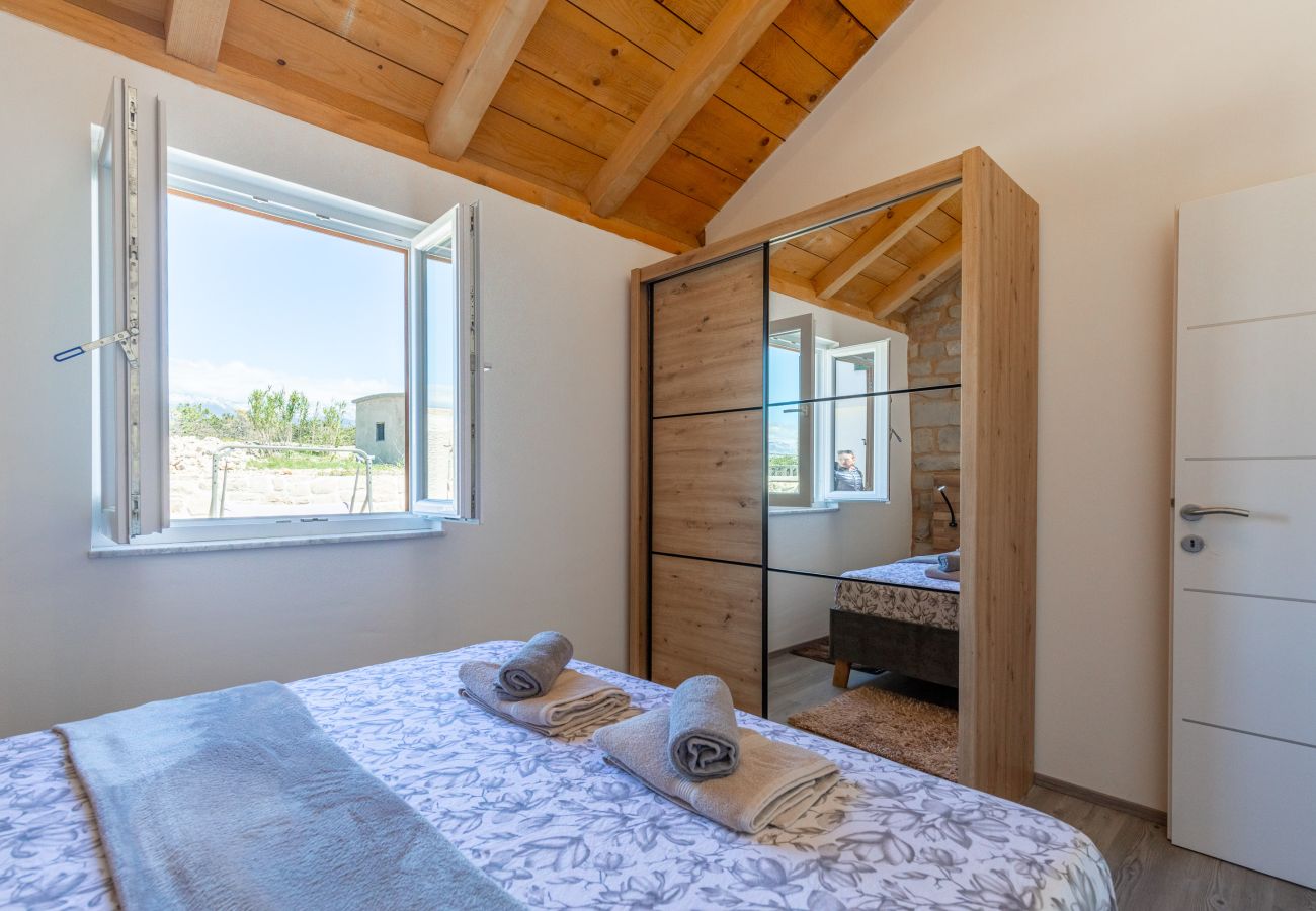 House in Ražanac - Holiday Home Fortica with Sea View