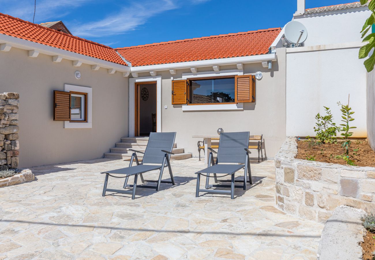 House in Ražanac - Holiday Home Fortica with Sea View