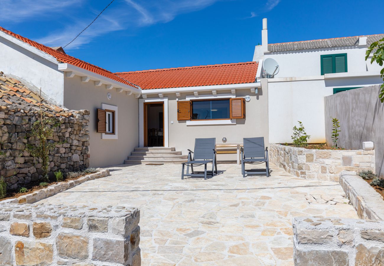 House in Ražanac - Holiday Home Fortica with Sea View