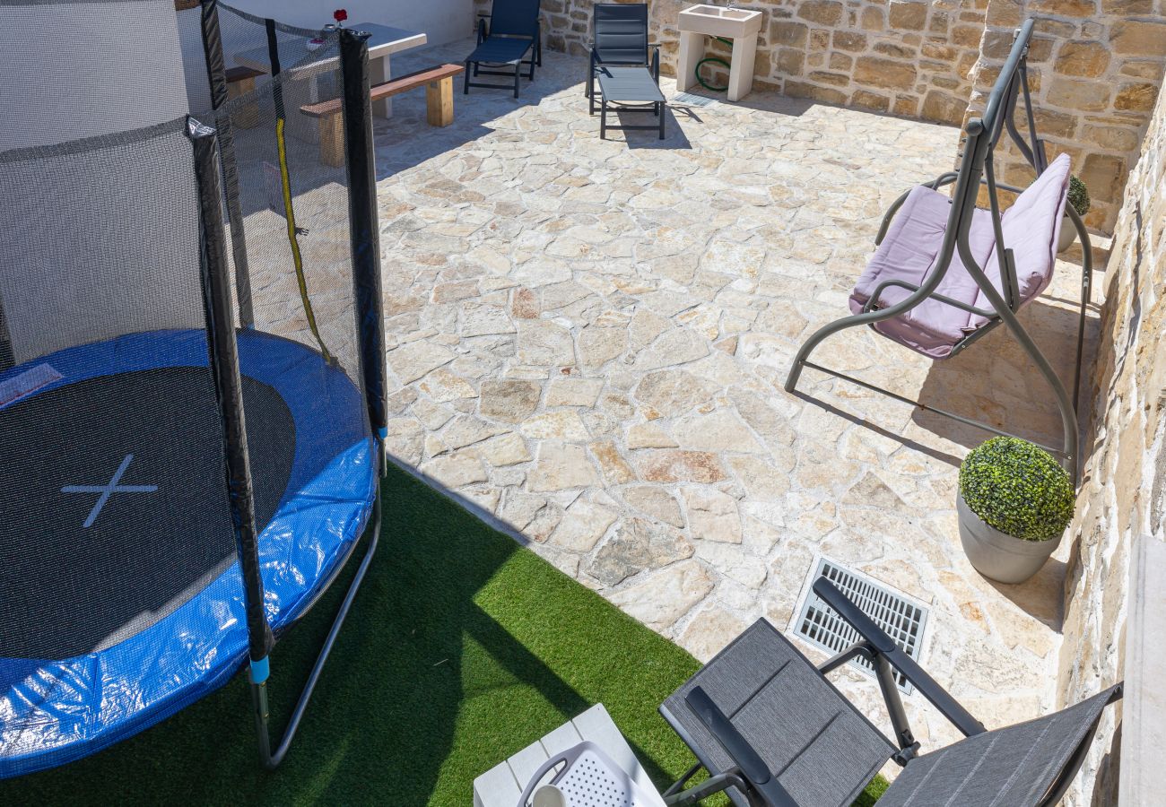 House in Ražanac - Holiday Home Fortica with Sea View