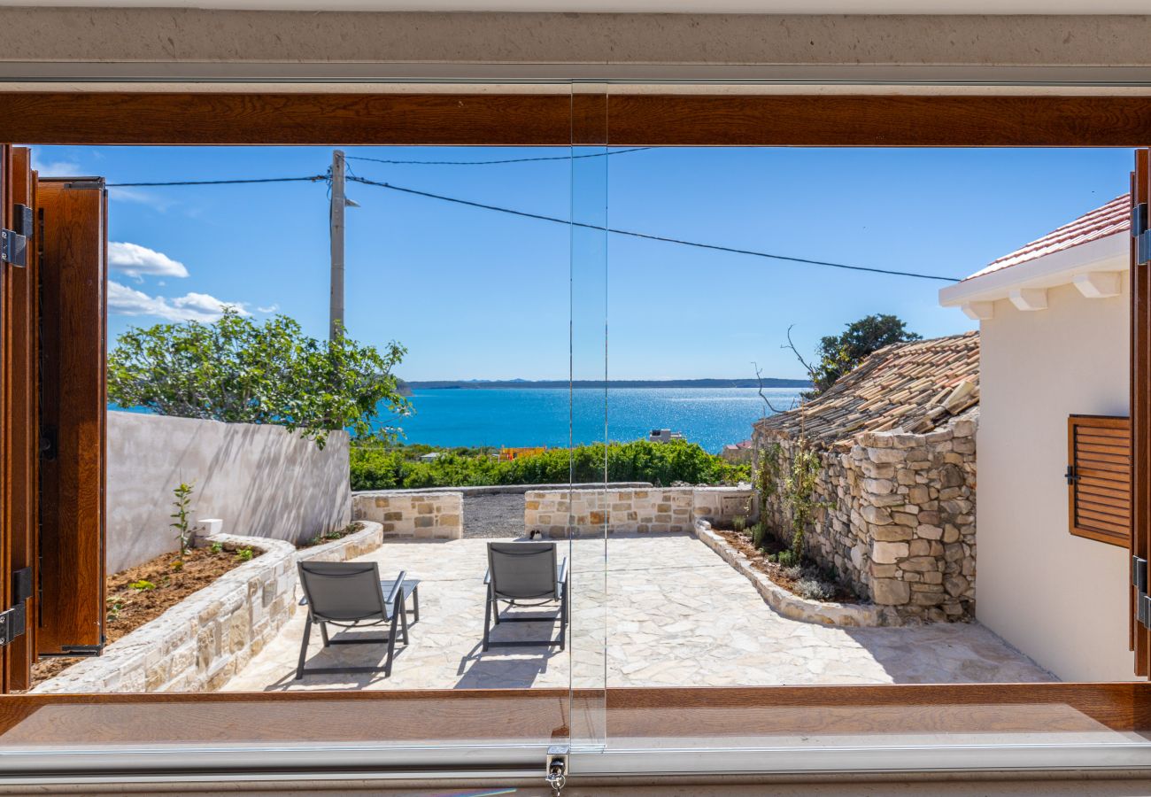 House in Ražanac - Holiday Home Fortica with Sea View