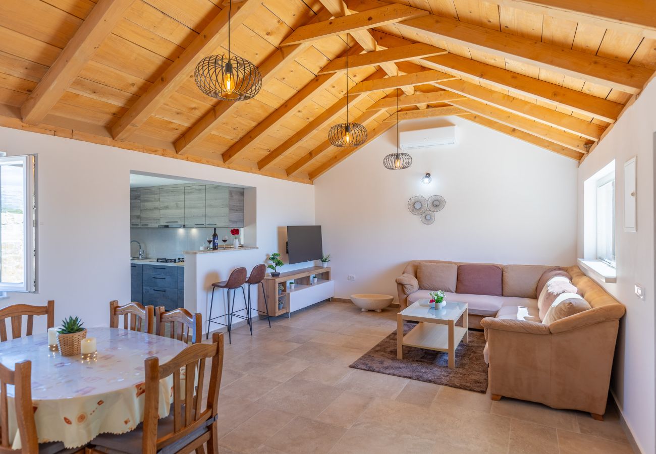 House in Ražanac - Holiday Home Fortica with Sea View