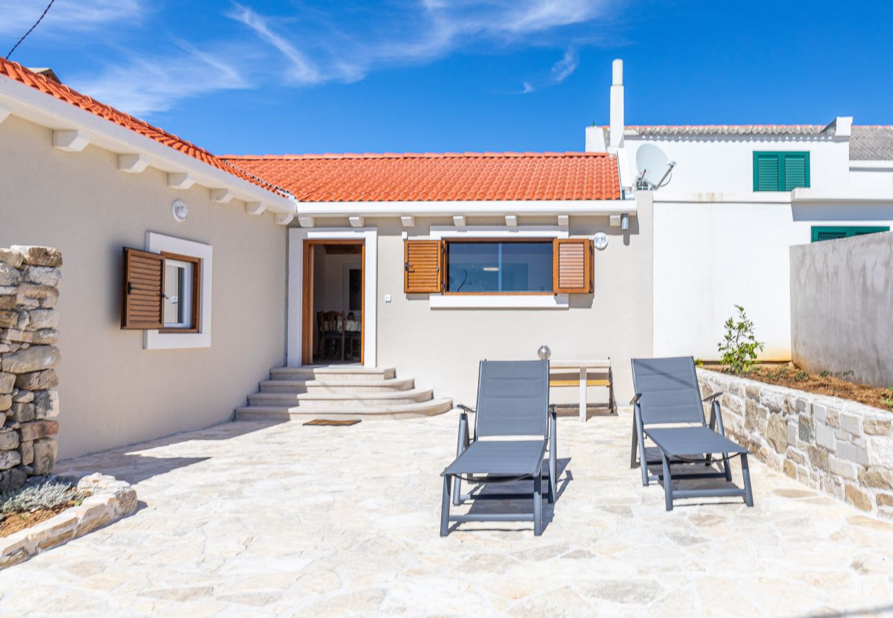 House in Ražanac - Holiday Home Fortica with Sea View