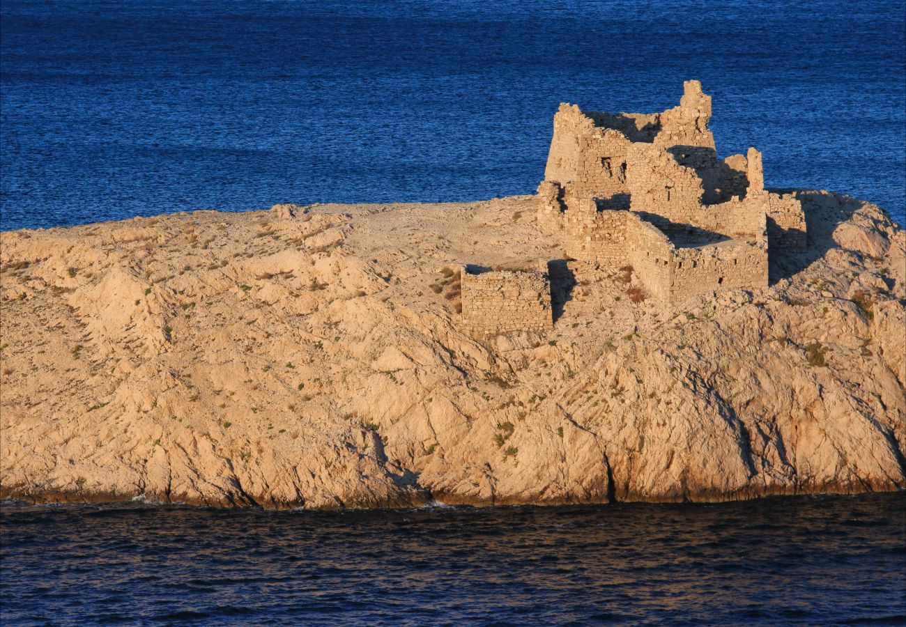 House in Ražanac - Holiday Home Fortica with Sea View