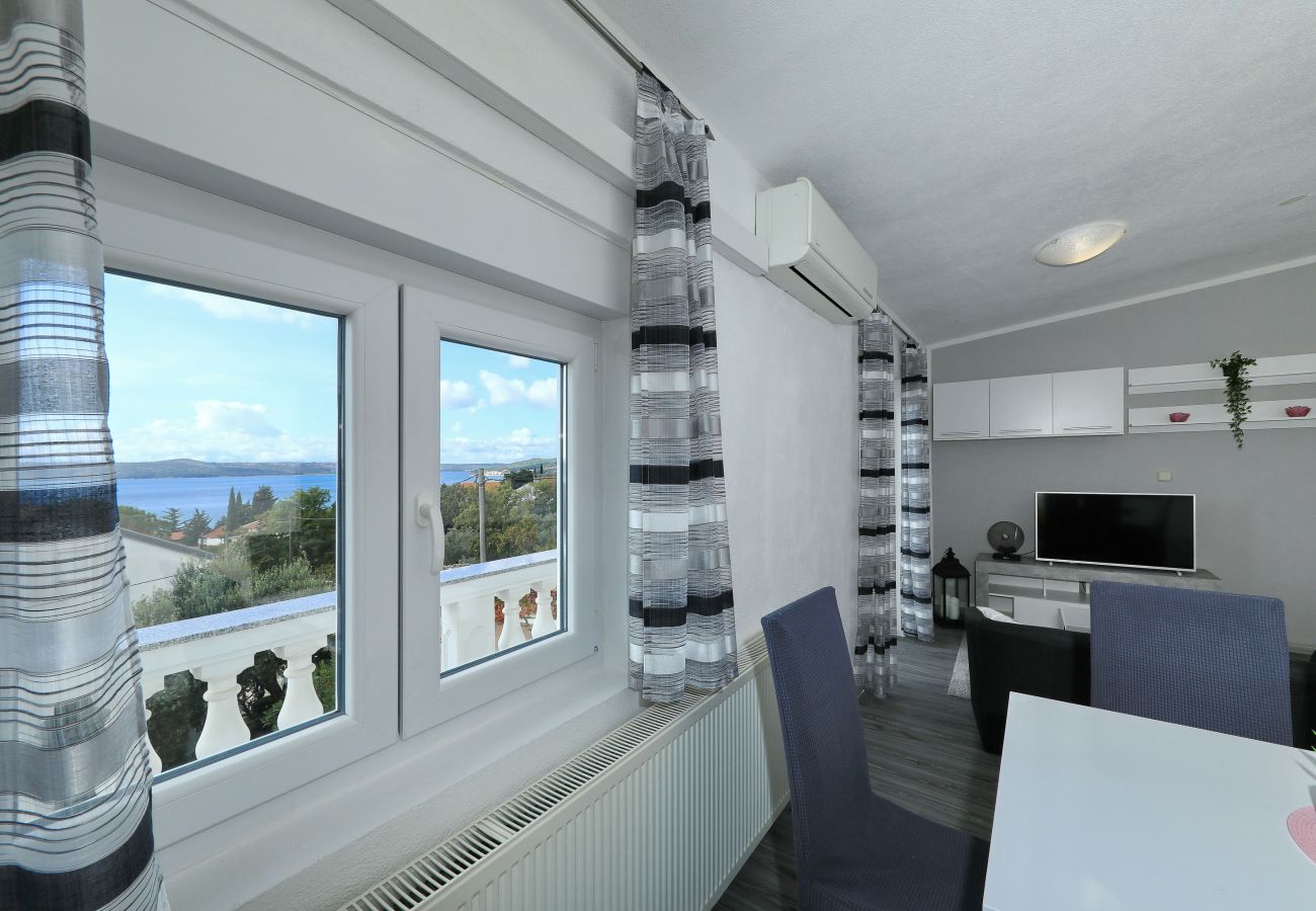 Apartment in Maslenica - Apartment Simaruna with Sea View