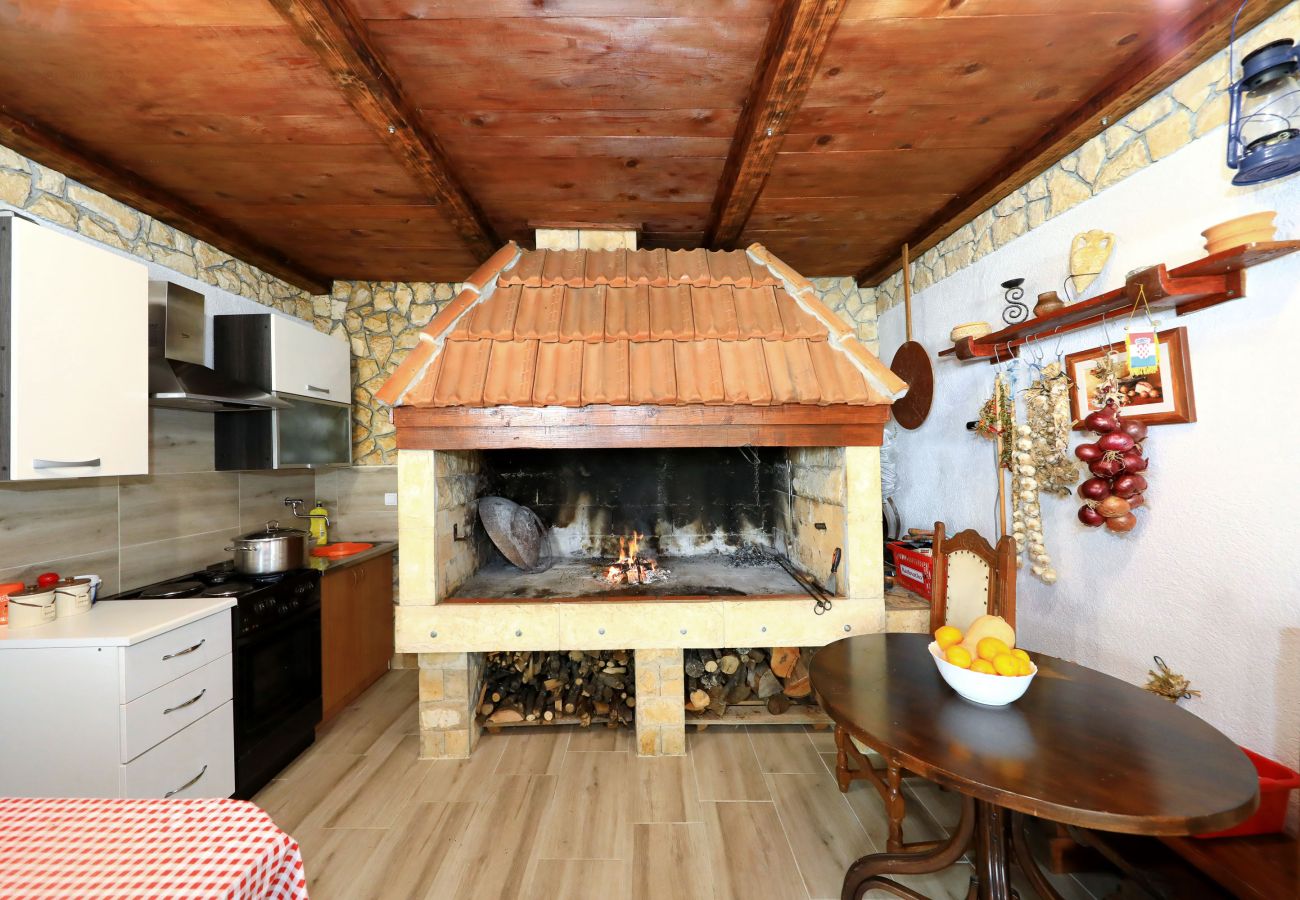 Apartment in Maslenica - Apartment Simaruna with Sea View