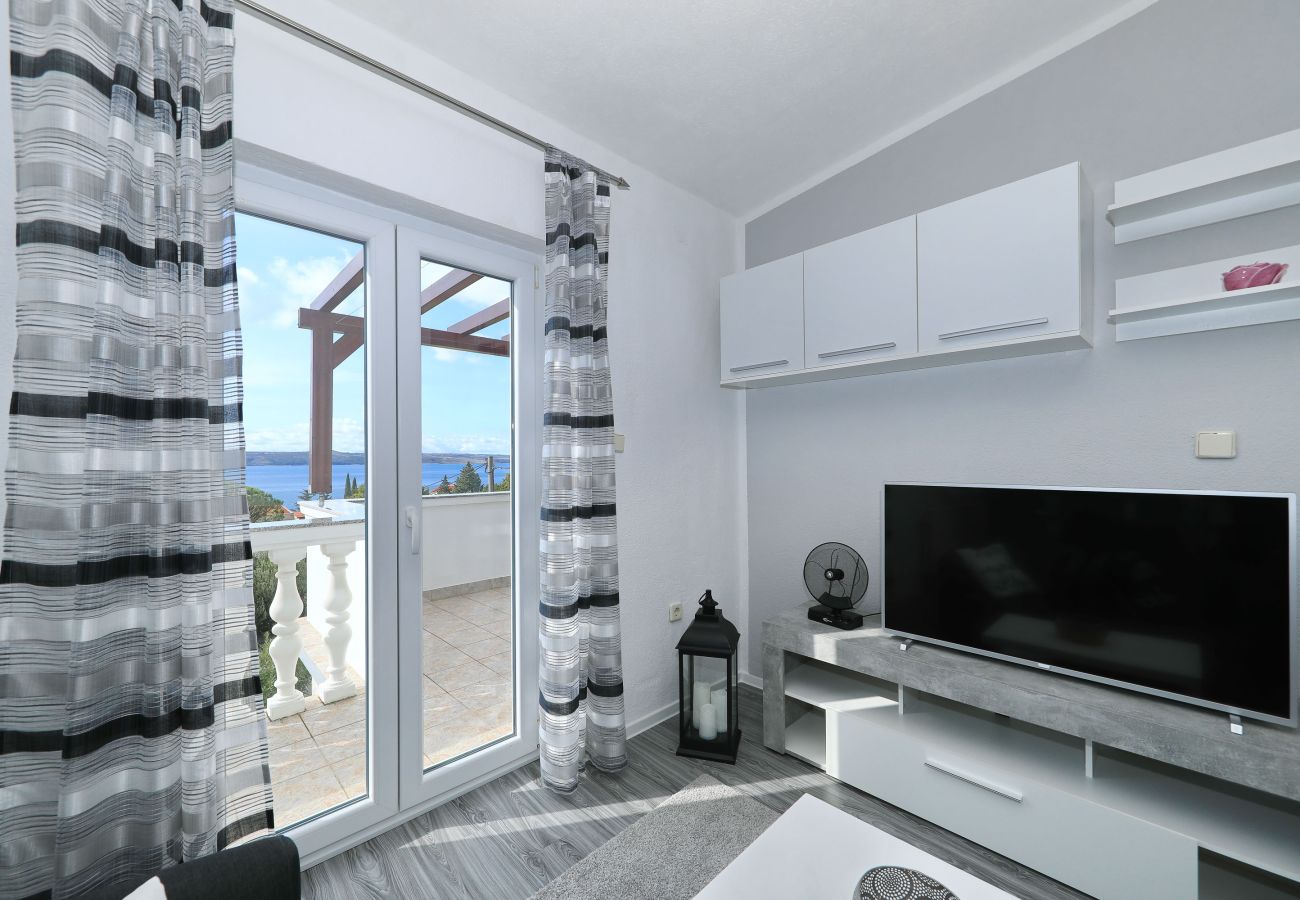 Apartment in Maslenica - Apartment Simaruna with Sea View