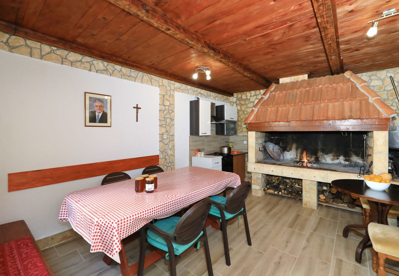 Apartment in Maslenica - Apartment Simaruna with Sea View