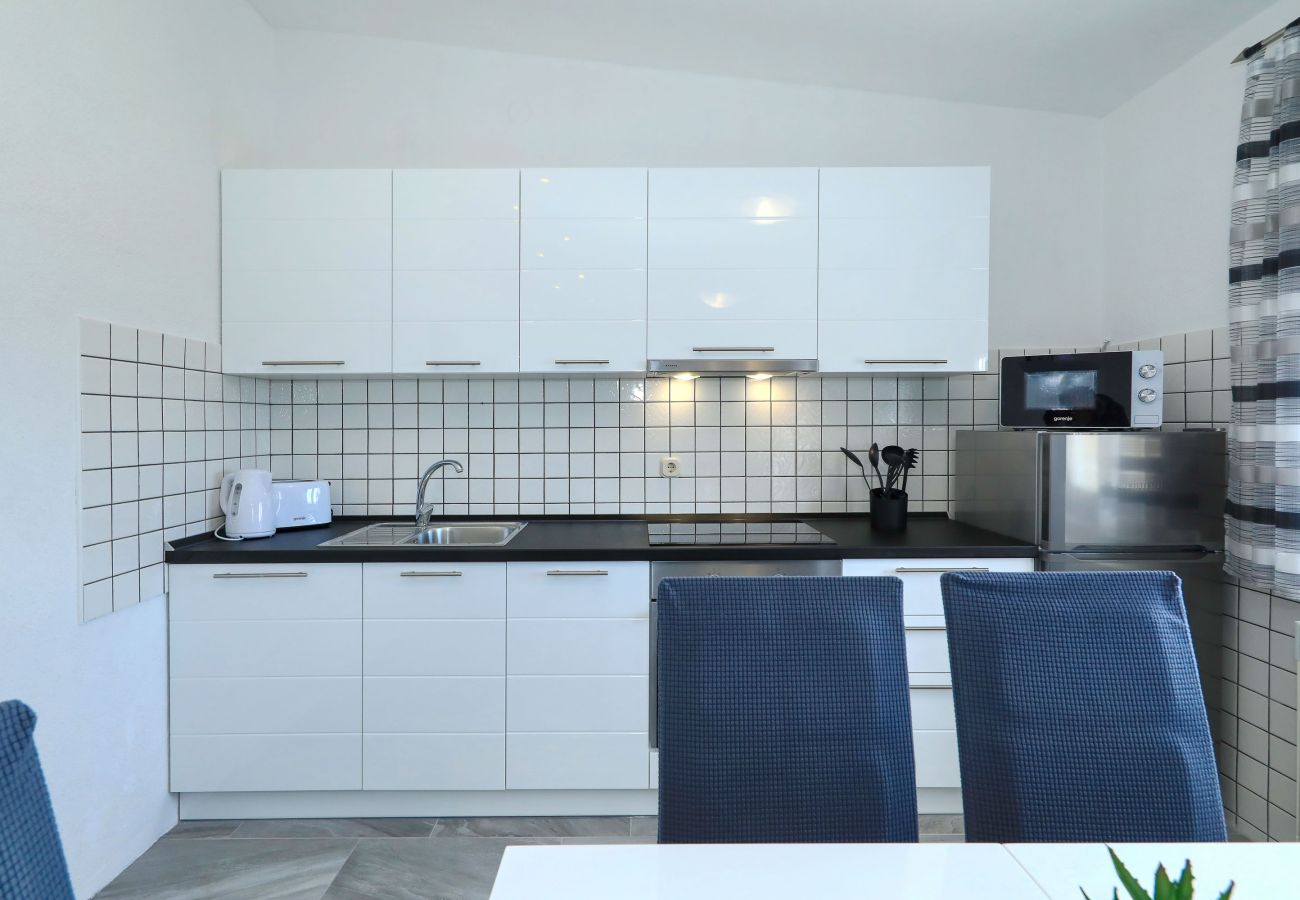 Apartment in Maslenica - Apartment Simaruna with Sea View