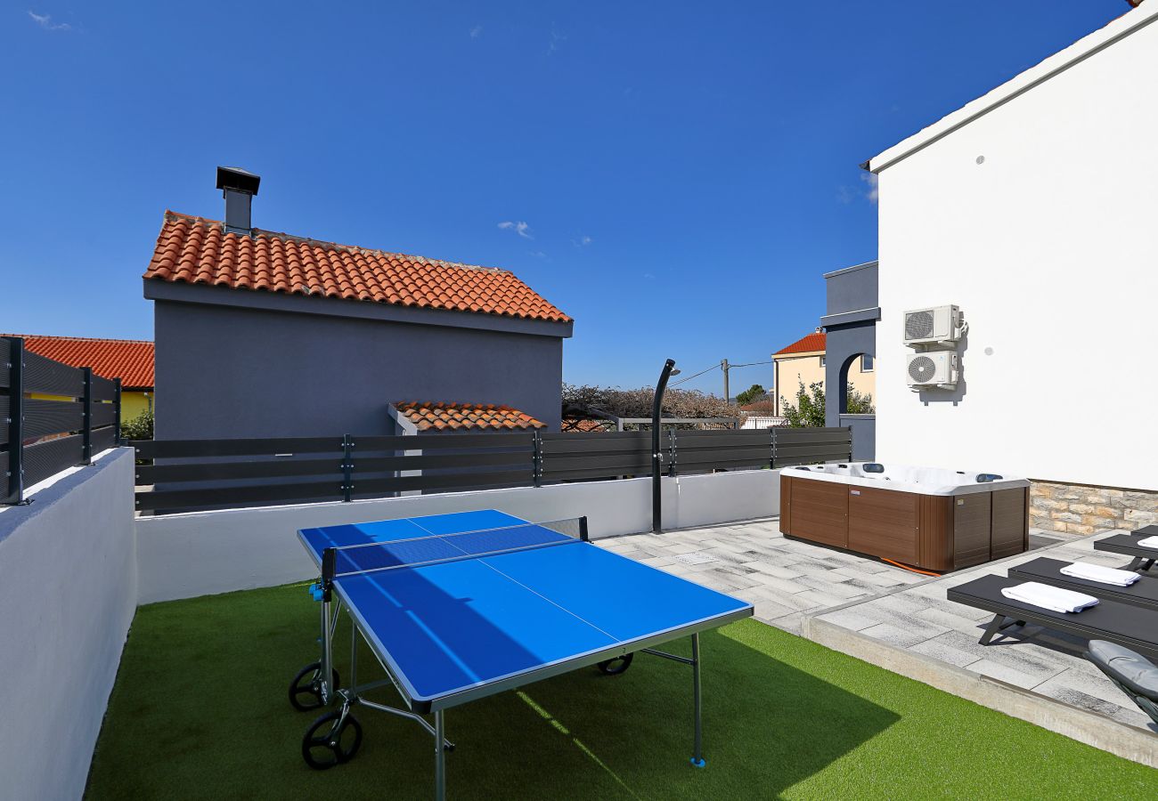 Apartment in Maslenica - Apartment Simaruna with Sea View