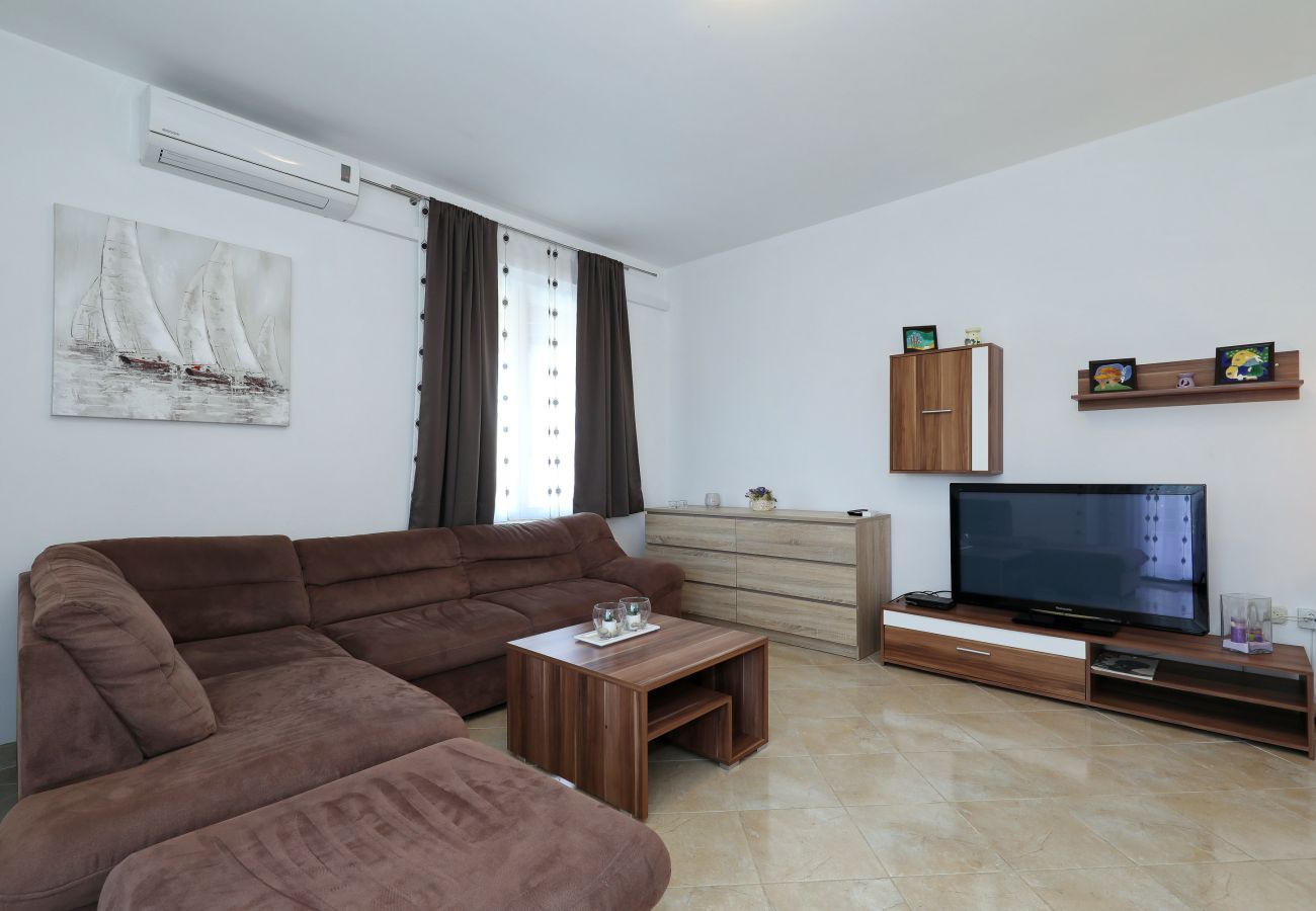 House in Polaca - Holiday Home Polaca with Pool